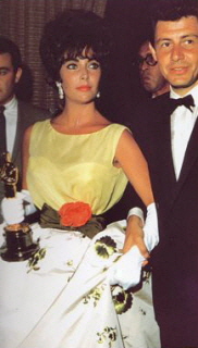 http://dameelizabethtaylor.com/photos/albums/userpics/10001/AA1961-8.jpg